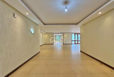 3 Bed Apartment with En Suite in Riverside