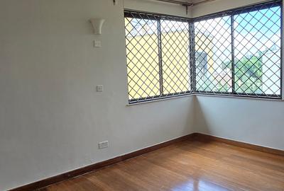 5 Bed Townhouse with En Suite at Off Convent Drive - 2