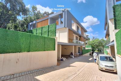 5 Bed Townhouse with En Suite at Off Chalbi Road