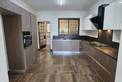 3 Bed Apartment with En Suite at City Park - 4