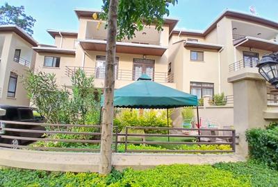 5 Bed Townhouse with En Suite at Lavington Green - 3