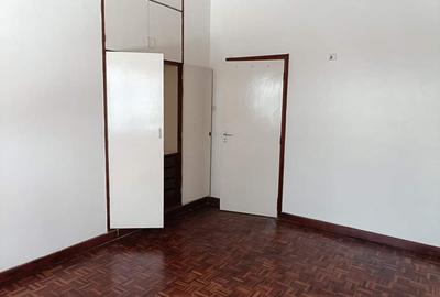 4 Bed House with En Suite at Old Runda