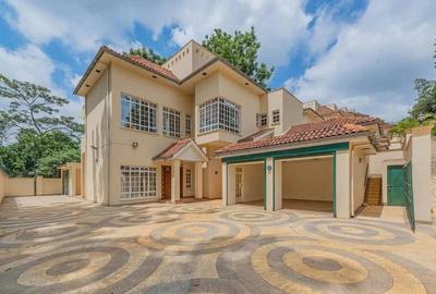 4 Bed Villa with En Suite at Kyuna