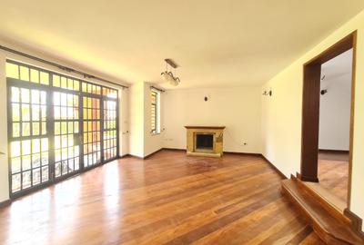 4 Bed Townhouse with En Suite in Ridgeways - 3