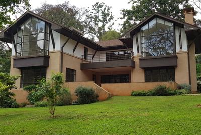 5 Bed House with En Suite at Lone Tree 55