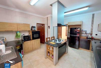 6 Bed House with En Suite at Nairobi - 3