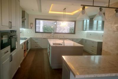 5 Bed House with En Suite in Loresho