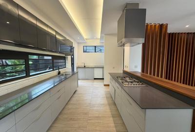 3 Bed House with En Suite in Rosslyn - 4