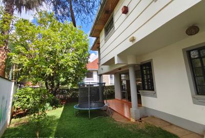 4 Bed Townhouse with En Suite at Lavington - 2