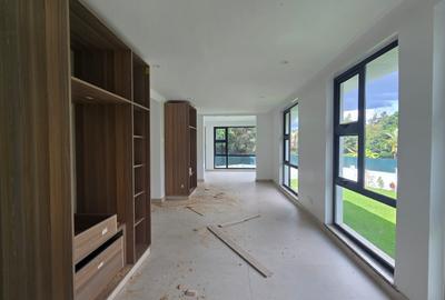 6 Bed House with En Suite in Runda