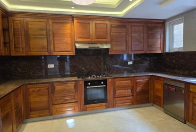 5 Bed Villa with En Suite in Lavington - 4