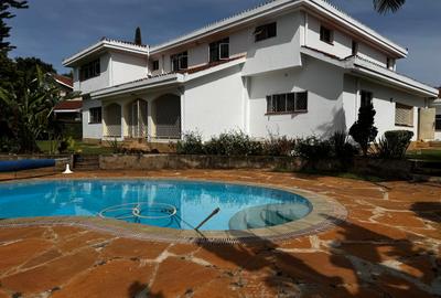 5 Bed House with En Suite in Runda