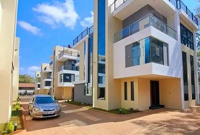 5 Bed Townhouse with En Suite in Lavington