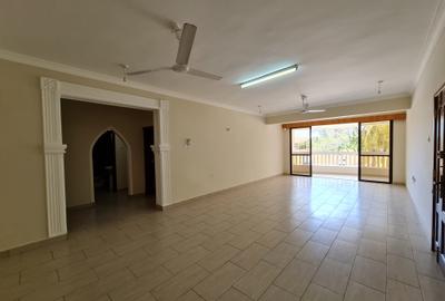 3 Bed Villa with En Suite in Nyali Area