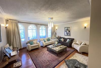 5 Bed Townhouse with Swimming Pool in Riverside - 4