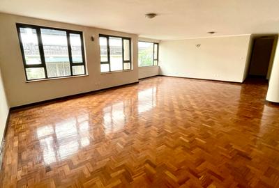 3 Bed Apartment with En Suite in Riverside