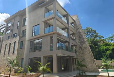 6 Bed House in Nyari