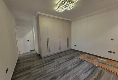 1 Bed Apartment with En Suite in Brookside - 4