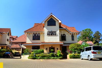 6 Bed House with En Suite in Lavington