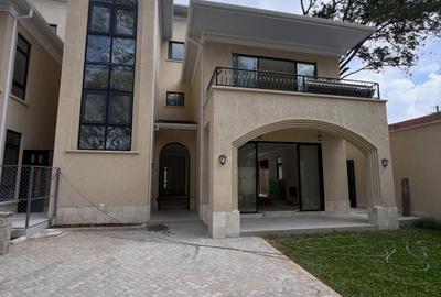 5 Bed Townhouse with En Suite in Lavington