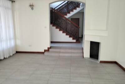 5 Bed Townhouse with En Suite in Runda