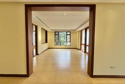 3 Bed Apartment with En Suite in Riverside