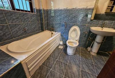 5 Bed Townhouse with En Suite at Farasi Lane