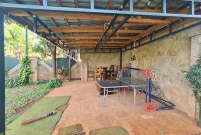 4 Bed House with En Suite in Mountain View - 2