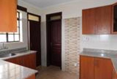 3 Bed Apartment with En Suite in Kiambu Road - 4