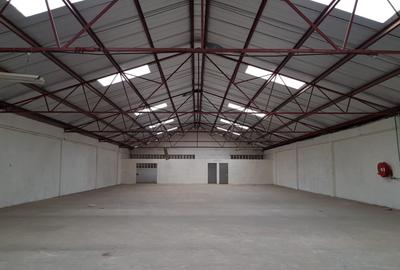 0.9882 ft² Warehouse with Parking in Industrial Area