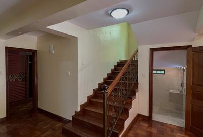 5 Bed Townhouse with En Suite at Othaya Road - 3