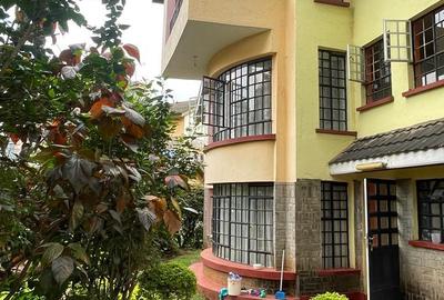 Serviced 2 Bed Apartment with En Suite in Rosslyn - 3