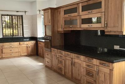 5 Bed Townhouse with En Suite in Westlands Area - 2