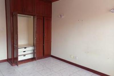 4 Bed Townhouse with En Suite at Siaya Rd