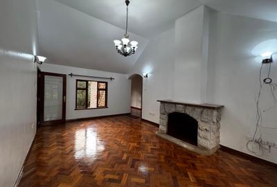 5 Bed Townhouse with En Suite in Karen - 2