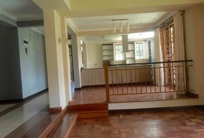 4 Bed Villa with En Suite at Rosslyn Lone Tree - 2