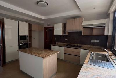 4 Bed Apartment with En Suite at Riverside Drive - 4