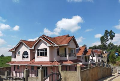 4 Bed House with En Suite in Ruaka