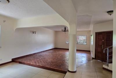 5 Bed Townhouse with En Suite in Lavington - 2