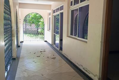 8 Bed Villa with En Suite in Nyali Area - 4