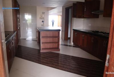 3 Bed Apartment in Kizingo