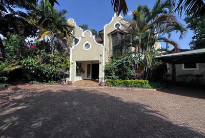 5 Bed House with En Suite in Runda - 4