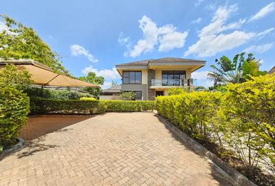 4 Bed Villa with En Suite in Ridgeways