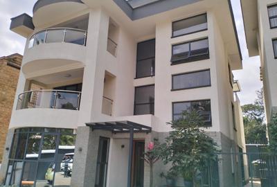 5 Bed Townhouse with En Suite in Lavington