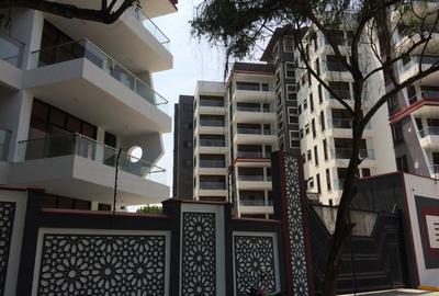 4 Bed Apartment with En Suite at As23