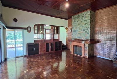 4 Bed Villa with En Suite in Rosslyn - 4