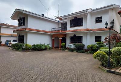 5 Bed House with En Suite at Lavington Green