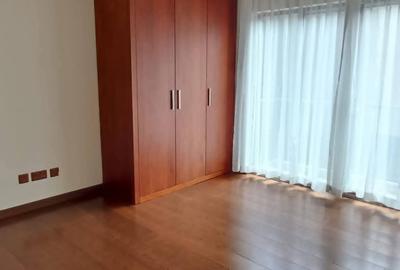 4 Bed House with En Suite in Lavington - 3