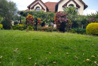 4 Bed House with En Suite at - 2