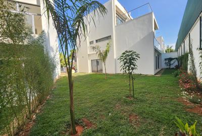 5 Bed Villa with En Suite in Lavington - 3